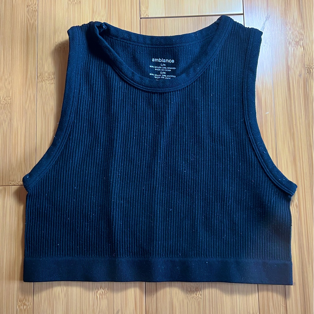 Black Crop-Top